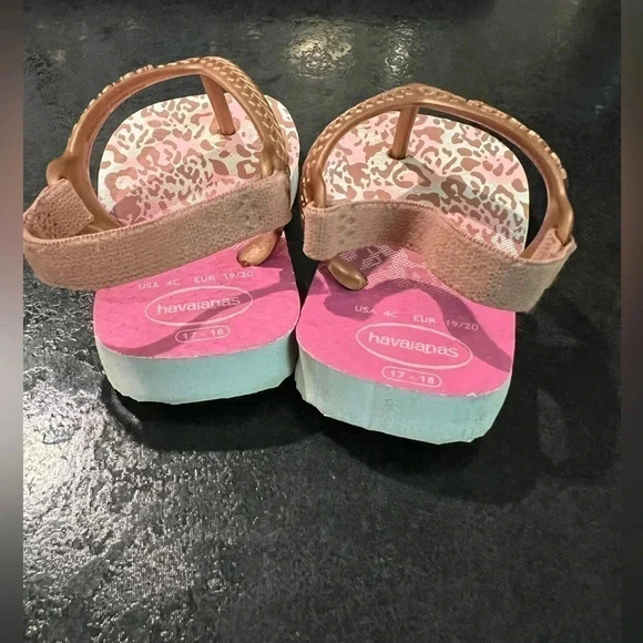 havaianas Toddler girl size 4c rose gold cheetah - Picture 4 of 7